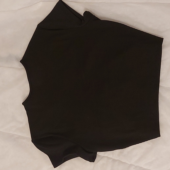 H&M - V-Neck Drawstring Crop Top - Picture 2 of 3